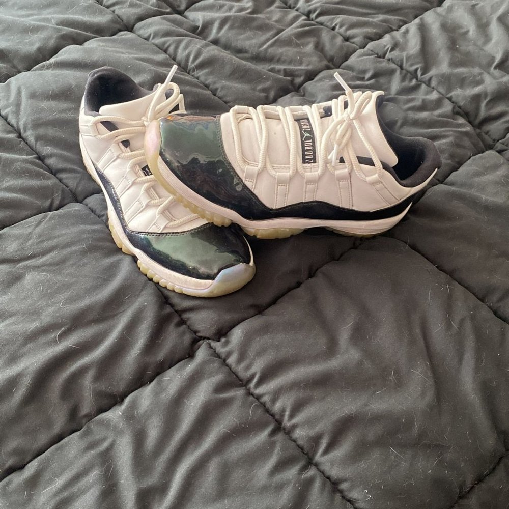 Jordan 11 Low Iridescent Size 10